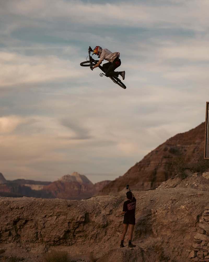 Bike: Field Trippin' Martin Söderström & Dawid Godziek