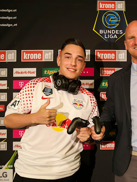 FIFA-Pro Andres Torres und Bundesliga-Vorstand Christian Ebenbauer