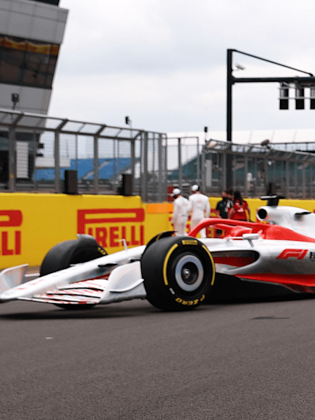 Nowe opony w F1 2022 - bolid z nowymi oponami