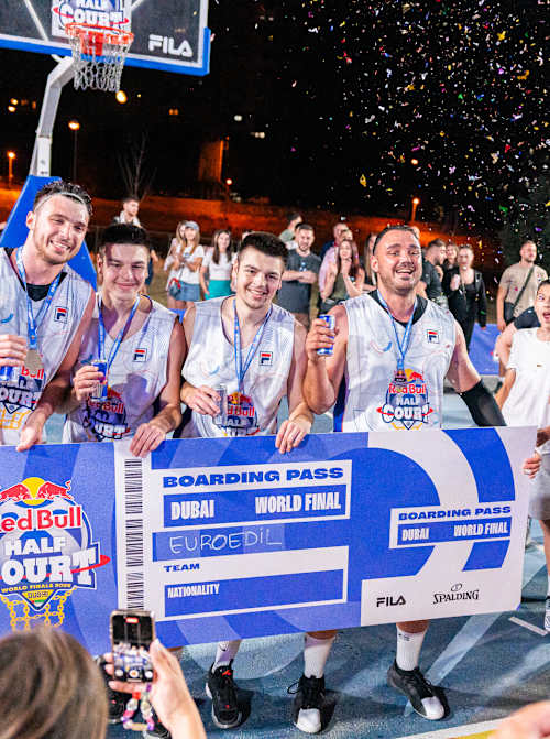 Тимот EUROEDIL, трет национален Red Bull Half Court победник.