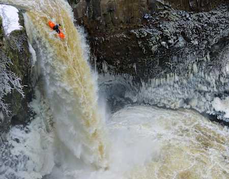 O imagine cu multă adrenalină și pentru sportiv, și pentru fotograf