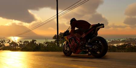 Captura de pantalla de The Crew Motorfest muestra una moto Red Bull KTM cabalgando hacia la puesta de sol.