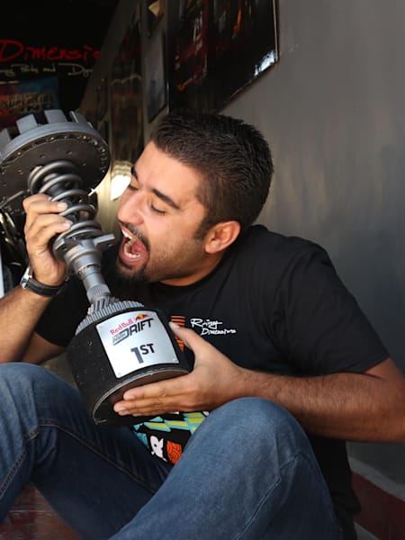 محمد شاكر مع كأس المركز الأول