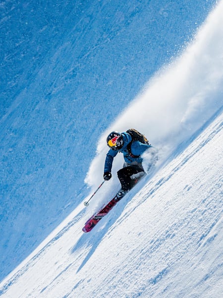 Le Français Richard Permin skie en Alaska dans Days Of My Youth, l'un des meilleurs films de ski à regarder en entier et gratuitement sur Red Bull TV.