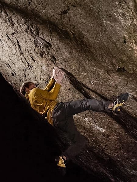 Nalle Hukkataival im Clinch mit Burden of Dreams 9A.