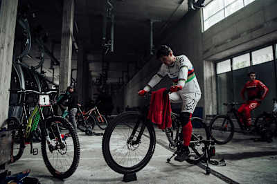 Loïc Bruni warms up in the gondola station at Val di Sole.