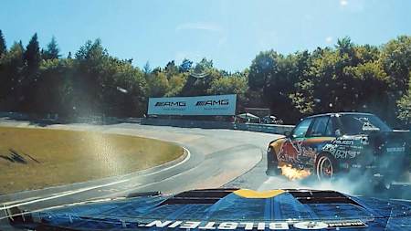 Als wär's am Nürburgring nicht schon heiß genug.