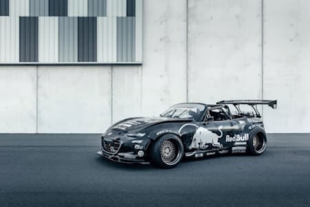 ブラック＆シルバーがクールな印象を与える