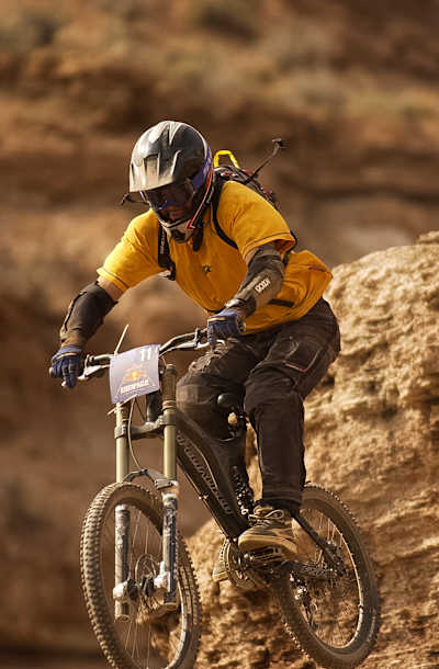 This shot from 2004 shows a portly Specialized Big Hit equipped with a Marzocchi Monster T fork, narrow bars and a tiny 24-inch rear wheel.