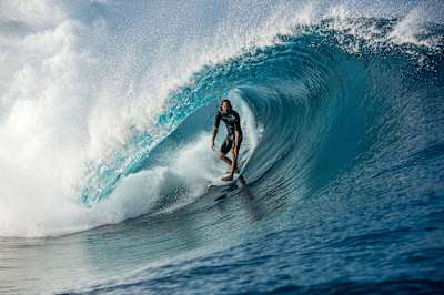 Tahiti Gallery: Surfer Jordy Smith looking relaxed in a perfect Teahupoo barrel