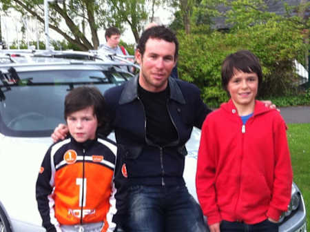 Joe Pidcock, Mark Cavendish, Tom Pidcock.