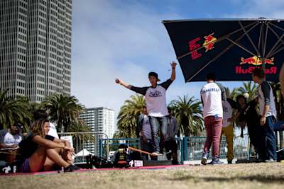 Competidores se preparan para el Red Bull Baylines en San Francisco, EE.UU.