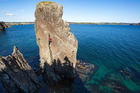 Will Gadd e Sarah Hueniken scalano un faraglione a East Trinity, Terranova