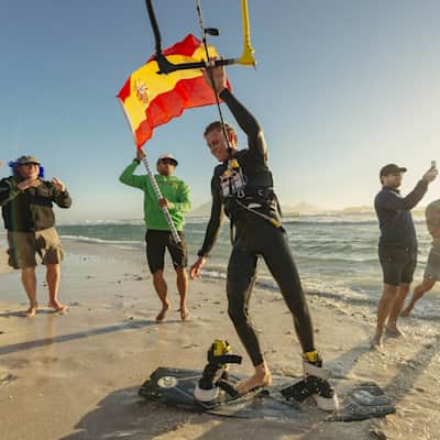 Liam Whaley compite en el Red Bull King of the Air, Kite Beach, Ciudad del Cabo, Sudáfrica, el 31 de enero de 2018