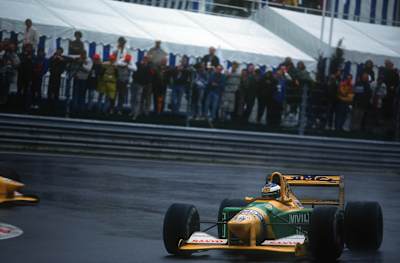 Michael Schumacher, hacia el triunfo en el Gran Premio de Spa, 1992, F1.