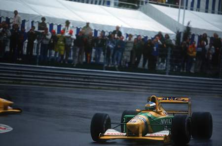 Michael Schumacher, hacia el triunfo en el Gran Premio de Spa, 1992, F1.