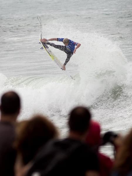 Kolohe Andino surfing with a big crowd watching at the ASP Rip Curl Pro Portugal