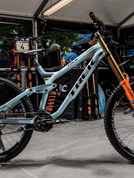 La Trek Session 9.9 2017 de Rachel Atherton en los boxes.