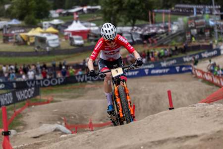 La Néerlandaise Puck Pieterse remporte la Coupe du monde de VTT cross-country UCI 2023 à Val di Sole, en Italie.