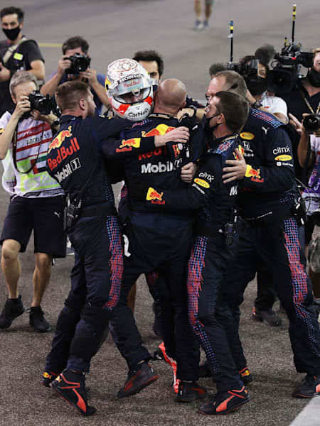 Max Verstappen, a remporté le grand prix d’Abu Dhabi 2021 et devient le premier Hollandais champion du monde de Formule 1.