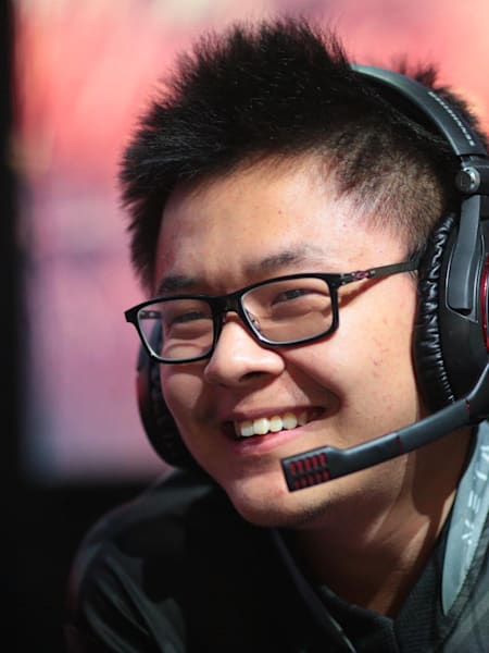 MidOne plays on stage at StarLadder
