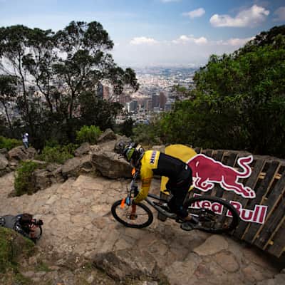 Red shop bull descenso