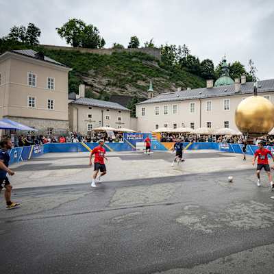 Am 7. Juli 2024 findet vor der atemberaubenden Kulisse Salzburgs das energiegeladene Red Bull Four 2 Score Event statt