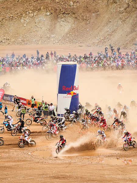 Start jednego z rzędów podczas Red Bull Erzbergrodeo 2025 