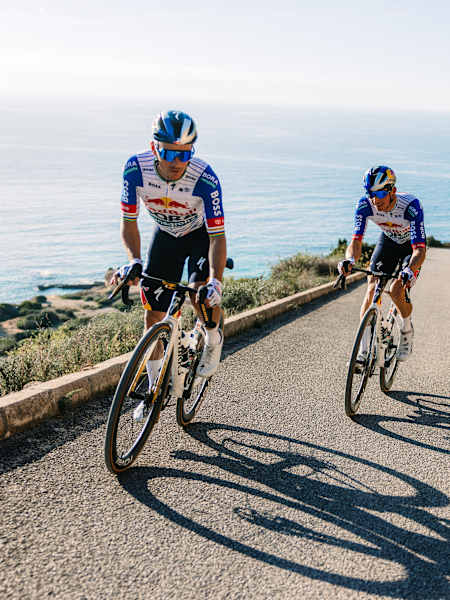 Red Bull BORA Hansgrohe op trainingsstage