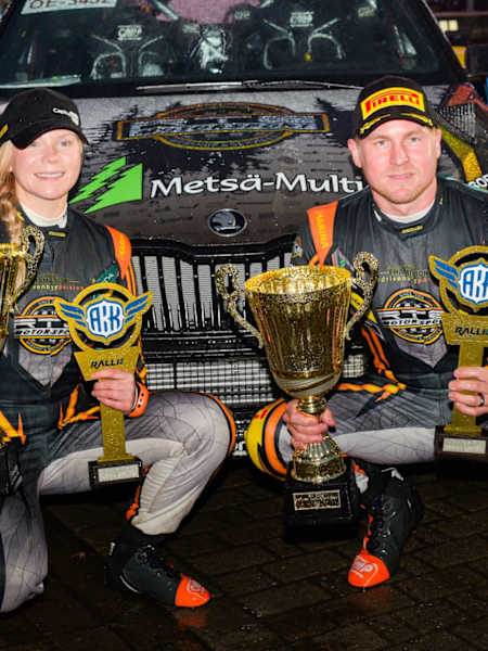 Mälkönen helps Lappi celebrate the end of an era