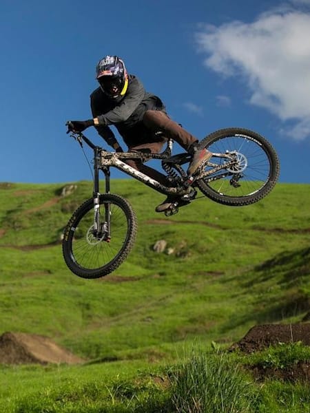 La légende Brandon Semenuk fait évidemment partie de ce Top 15 des meilleures vidéos VTT disponibles sur Red Bull TV.