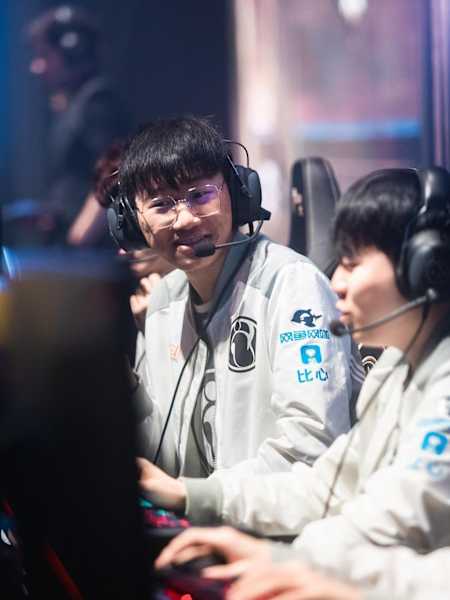 Picture of IG during the 4th day of the MSI Group stage