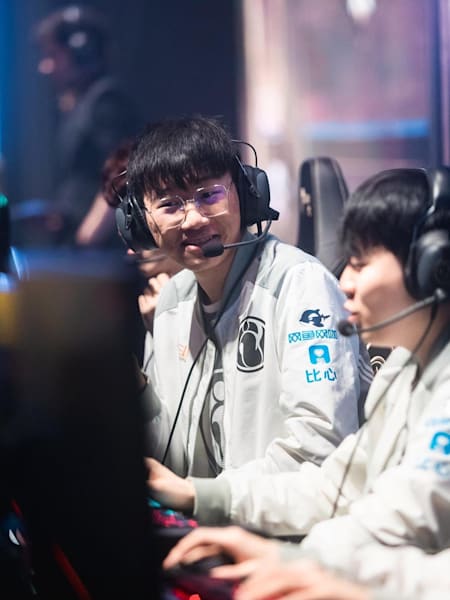 Picture of IG during the 4th day of the MSI Group stage