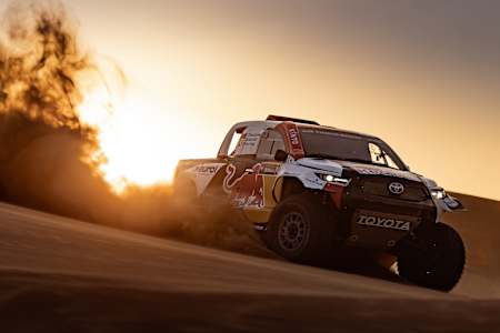 Seth Quintero y Dennis Zenz con Toyota Gazoo Racing en el rally raid Dakar 2024.