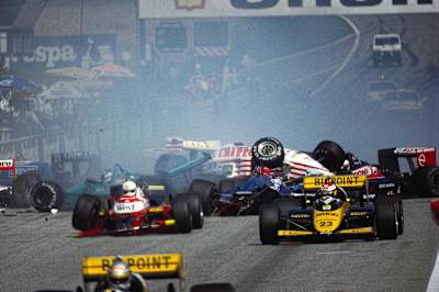 Le départ a été donné à nouveau mais le chaos persiste au Grand Prix d'Autriche de Formule 1 1987.
