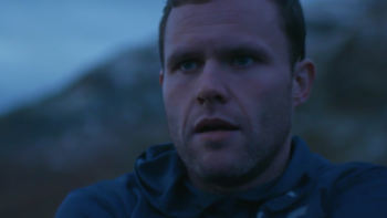 Découvrez l'incroyable histoire du triathlète John McAvoy dans la série The Way of the Wildcard sur Red Bull TV.