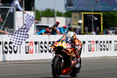 El español Pedro Acosta conduce su KTM durante un Gran Premio de MotoGP.