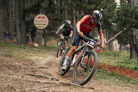 Le cycliste britannique Tom Pidcock termine troisième de la Coupe du monde de VTT cross-country UCI 2023 à Vallnord, en Andorre.