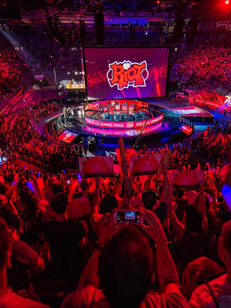 The crowd at the Legue of Legends EU LCS finals.