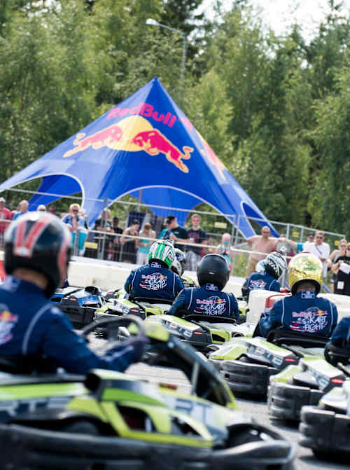 Red Bull Kart Fight finalistit radalla