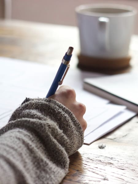 Dikkatini dağıtan şeyleri azaltmakla işe başlayabilirsin