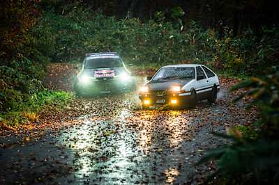 Deux voiture en plein battle de drift.