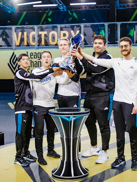 An image of the Cloud9 esports team after winning the LCS Mid-Season Showdown.