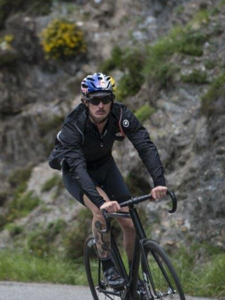 Patrick Seabase: reto fixie pedaleando en Bayona