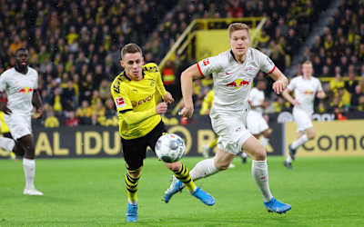 Der BVB-Profi im Duell mit Leipzigs Leistungsträger Marcel Halstenberg.