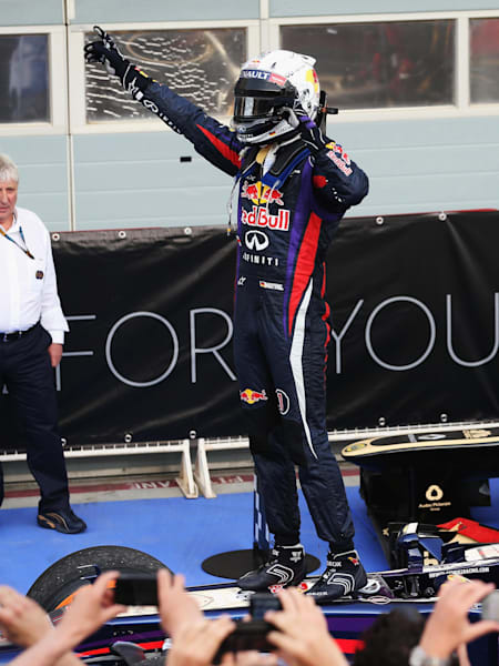 Seb Vettel feiert beim 2013 Bahrain Grand Prix
