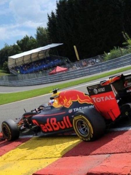 Le virage Le Raidillon du circuit de Spa-Francorchamps du Grand Prix de Belgique est l'un des plus difficiles de la Formule 1.