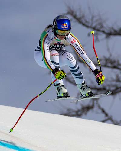 Emma Aicher in Aktion beim FIS Alpinen Skiweltcup am Mont Lachaux in Crans Montana, Schweiz am 15. Februar 2024.