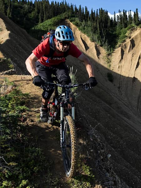 Eric Porter runs an Alaskan Ridgeline Run up in the mountains