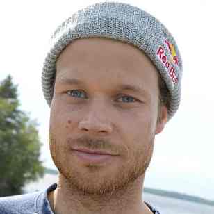 Eero Ettala posiert während der Open Water – Finnish Skate Adventures 2014 am 3. Juli 2014 in Kouvola, Finnland, für ein Porträt